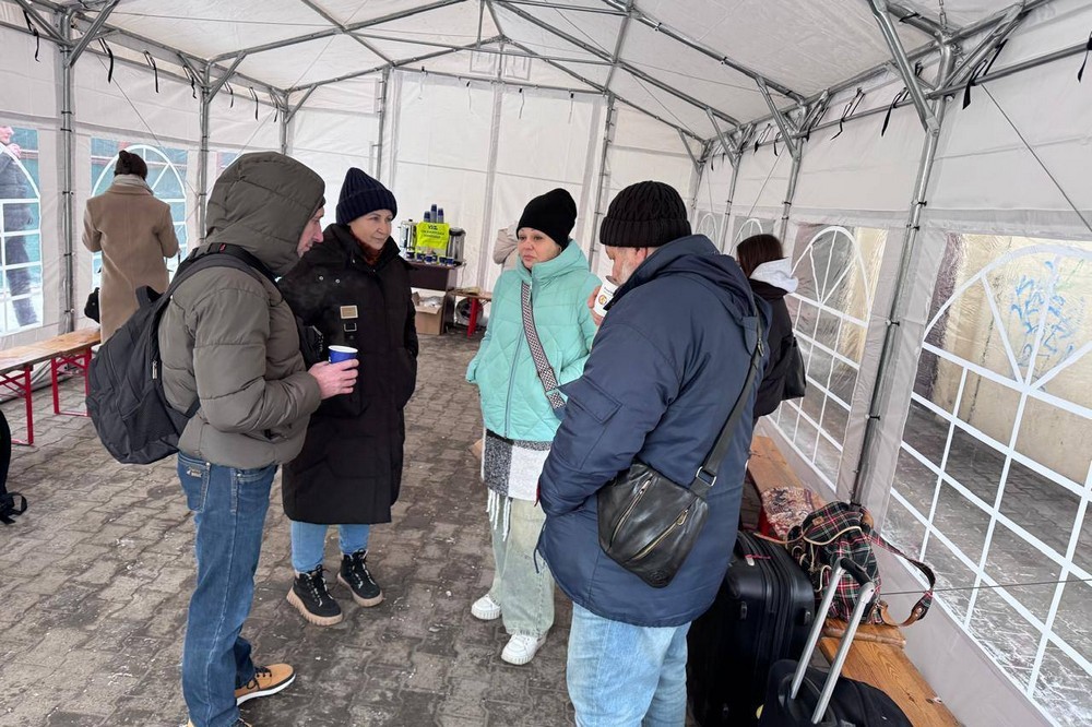 З’явився пункт обігріву на вокзалі в Перемишлі від УЗ і PLK, працюють «Вагони незламності» у Холмі