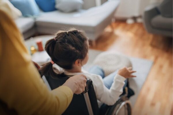 Стартував прийом заявок на отримання портативних зарядних станцій для дітей з інвалідністю: інструкція, як подати заявку