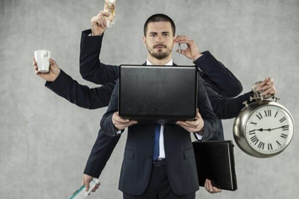 Дистанційна, надомна, сезонна робота, гнучкі графіки, грошові компенсації: що у проєкті нового Трудового кодексу