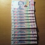 Нові банкноти 200 гривень зі слоганом “Слава Україні!” вводять в обіг – що треба знати