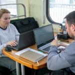 Можна навіть вчитися і працювати, а ще чай, гаряча піч, послуги для дітей і тварин: як УЗ допомагає українцям цієї зими