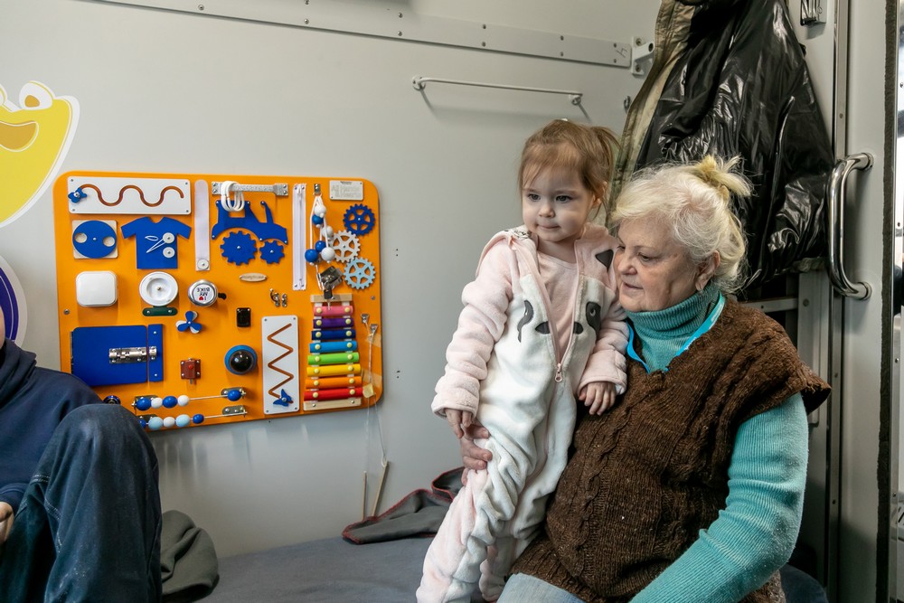 Можна навіть вчитися і працювати, а ще чай, гаряча піч, послуги для дітей і тварин: як УЗ допомагає українцям цієї зими Можна навіть вчитися і працювати, а ще чай, гаряча піч, послуги для дітей і тварин: як УЗ допомагає українцям цієї зими