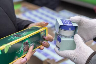 Гуманітарна допомога у Києві – сьогодні буде відкрита реєстрація на цукерки та косметику