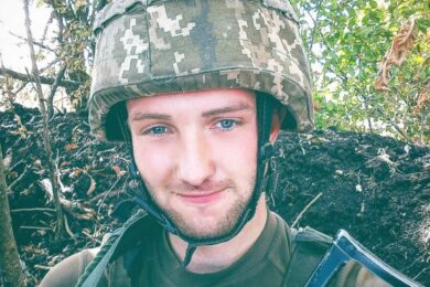 Окупанти змушували українських полонених ексгумувати