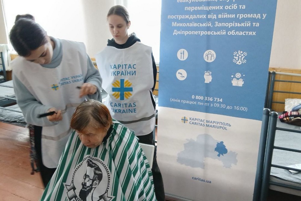 У транзитному центрі на Дніпропетровщині запрацювала соціальна перукарня 