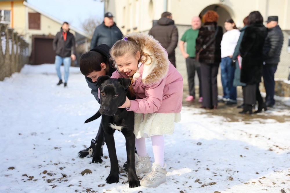 Мріяли повернутися в Україну: для багатодітної сім’ї з Маріуполя придбали будинок на Львівщині