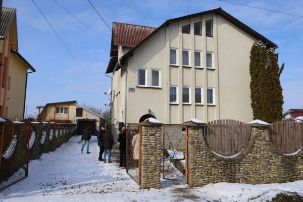 Мріяли повернутися в Україну: для багатодітної сім’ї з Маріуполя придбали будинок на Львівщині