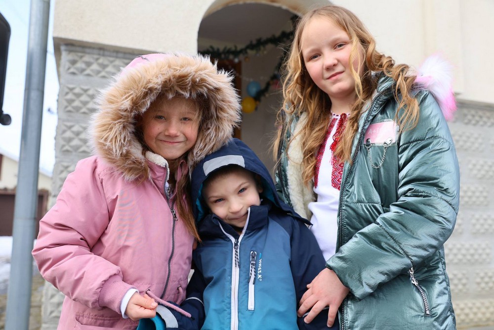 Мріяли повернутися в Україну: для багатодітної сім’ї з Маріуполя придбали будинок на Львівщині