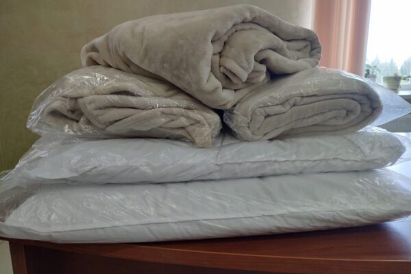 Гуманітарна допомога на Нікопольщині: сьогодні роздадуть подушки і пледи в одній із громад