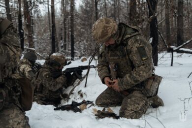 Обстановка на фронті 17 лютого: історія оборони Мирнограда добігає кінця, ЗСУ мають успіхи на Покровському напрямку, ворог втратив 890 солдатів за добу