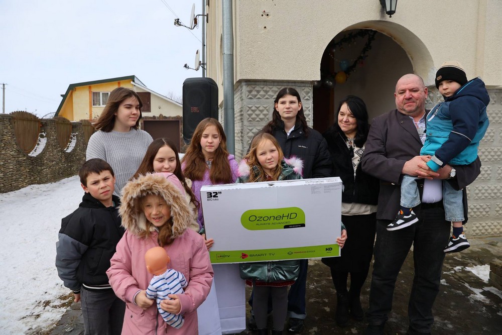 Мріяли повернутися в Україну: для багатодітної сім’ї з Маріуполя придбали будинок на Львівщині