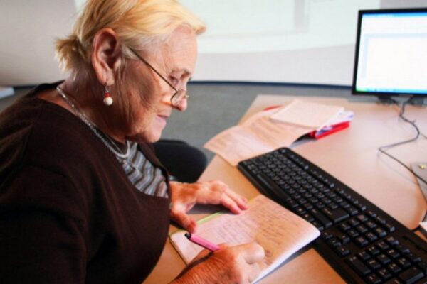 Чи увійдуть до страхового стажу відпустки у зв’язку з вагітністю та пологами та по догляду за дітьми до трьох років