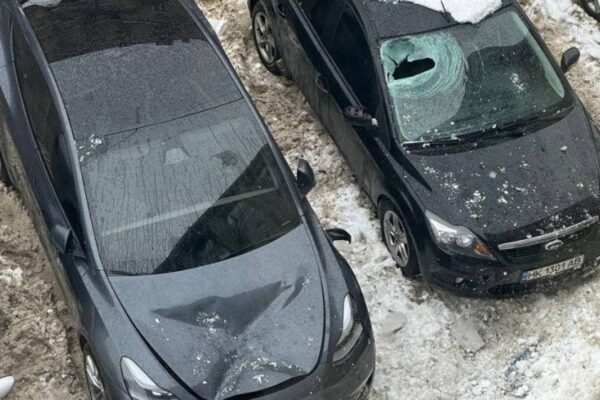Якщо бурулька впала на авто з даху будинку: як отримати компенсацію