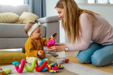 Допомога по догляду за дитиною «Муніципальна няня» – хто і як може скористатися