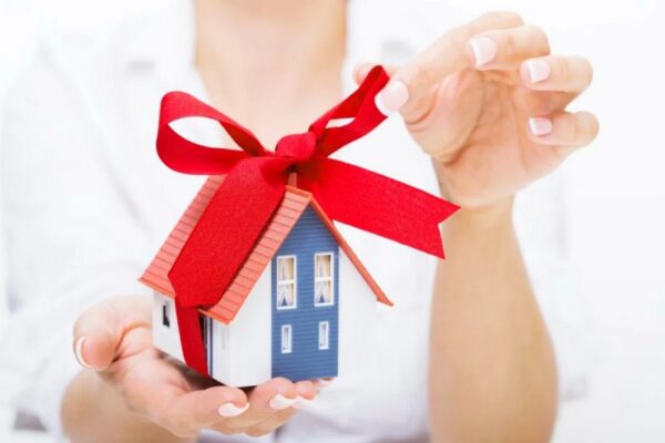 Договір дарування: коли можна розірвати або визнати недійсним?