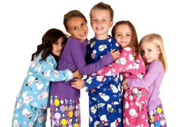 Допомога на Рівненщині від ГО «ВПО Україна» – відкрито реєстрацію на дитячі піжами та одяг для домашніх тварин