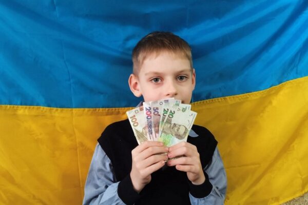 Виплати 3000 грн для всіх дітей ВПО: чи будуть у лютому, що відомо