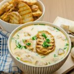 Рецепт дня: «Ароматний сирний суп із грибами»