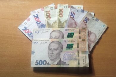 Екстрена грошова допомога у двох областях: хто і як може отримати 10800 гривень