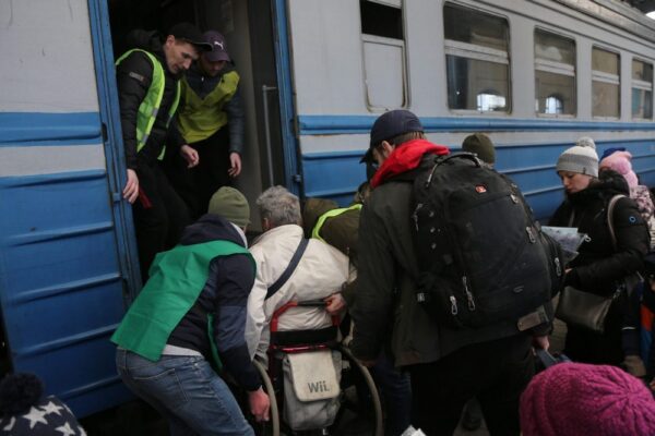 Таке стається все частіше… Українським родинам з дітьми відмовили у прихистку в Британії