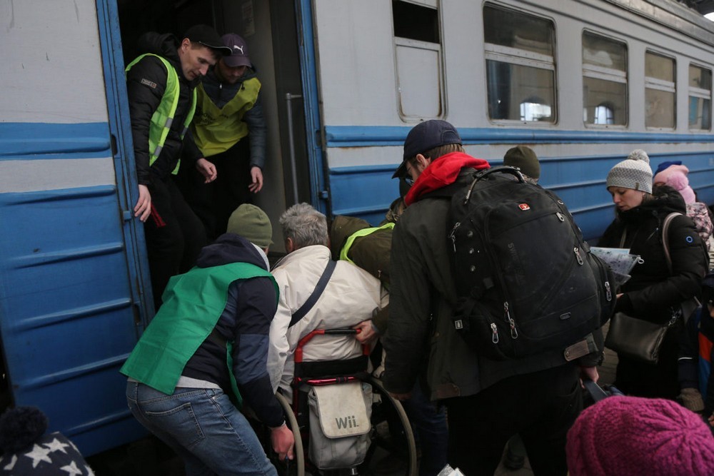 Таке стається все частіше… Українським родинам з дітьми відмовили у прихистку в Британії