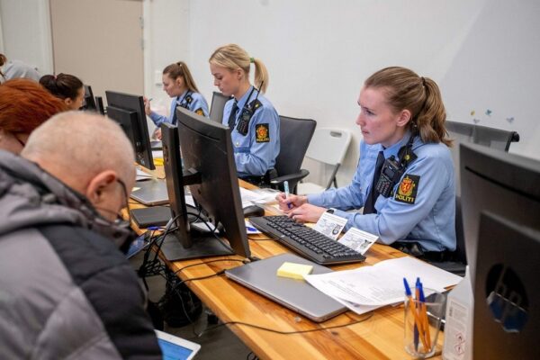 Допомога українцям у Норвегії: чоловіків віком 18–60 років хочуть позбавити права на колективний захист