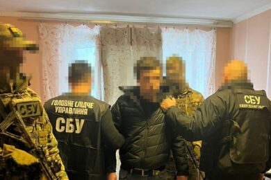 Працівник банку в Києві передавав РФ персональні дані клієнтів-військових – СБУ затримала ворожого агента