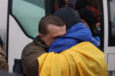 Перший у цьому році обмін полоненими відбувся сьогодні – додому повернулося 157 українців (фото, відео)