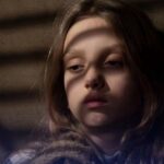 Дві доби тримала на колінах без їжі – на Полтавщині підозрюють опікунку молодших сестер