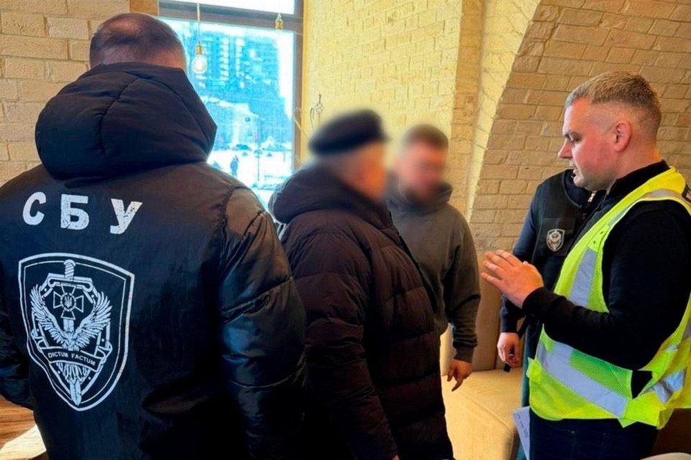 “Вирішував питання” для ухилянтів: у Києві затримали депутата під час отримання 10 тисяч дола-рів