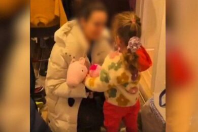 Незаконно вивіз трирічну доньку за кордон – у Києві матері повернули дитину