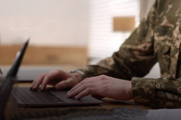 Державна програма професійної адаптації для ветеранів, ветеранок, військовослужбовців та їхніх рідних: як скористатися