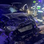 Двоє людей, серед яких дитина,