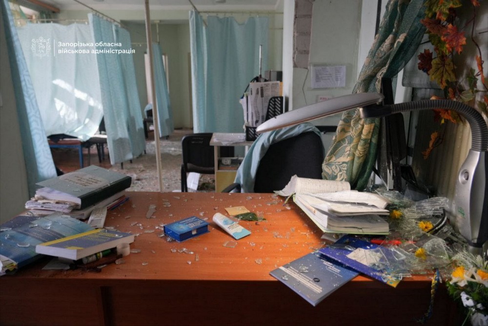 Окупанти вдарили по пологовому у Запоріжжі: кількість постраждалих зростає (фото, відео)