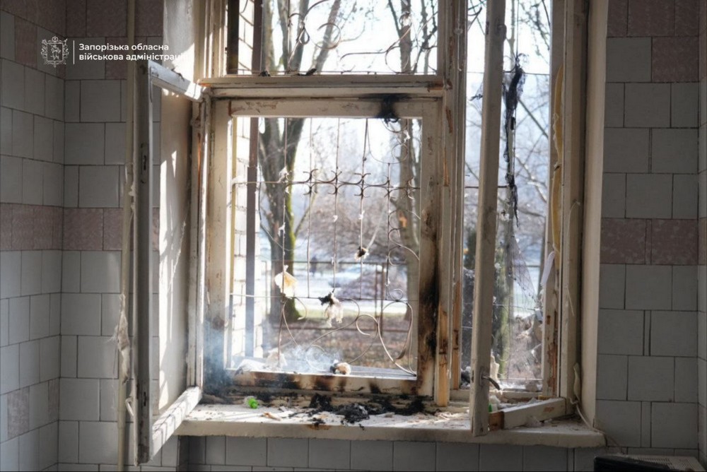 Окупанти вдарили по пологовому у Запоріжжі: кількість постраждалих зростає (фото, відео)