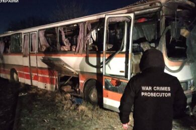 Дуже багато жертв: ворог атакував службовий автобус на Дніпропетровщині (фото)