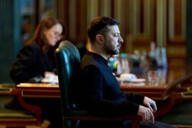 Удари по залізниці на Дніпропетровщині і Запоріжжі, відсутність світла і тепла в регіонах: Зеленський провів селектор