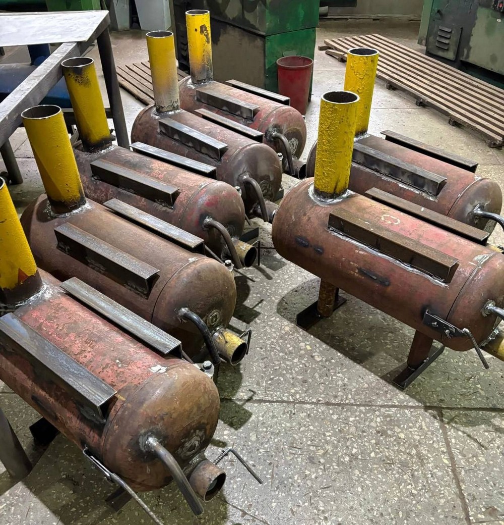 Першу партію вже передано на Сумщину: буржуйки для прифронтових громад почали виготовляти працівники всіх філій "ГАЗМЕРЕЖІ" Першу партію вже передано на Сумщину: буржуйки для прифронтових громад почали виготовляти працівники всіх філій "ГАЗМЕРЕЖІ"