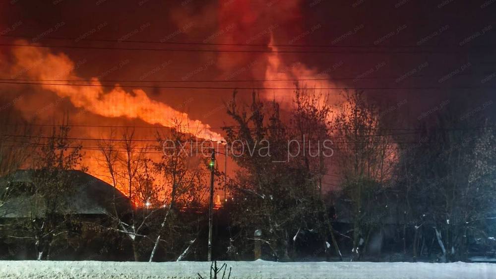 БпЛА вдарили по двох областях Росії: палає промисловий об’єкт