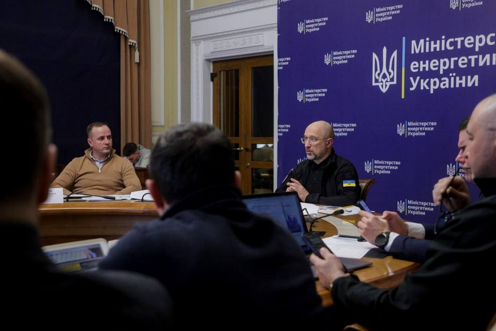 Графіки відключень світла сьогодні і завтра, 10 і 11 лютого, будуть складними.