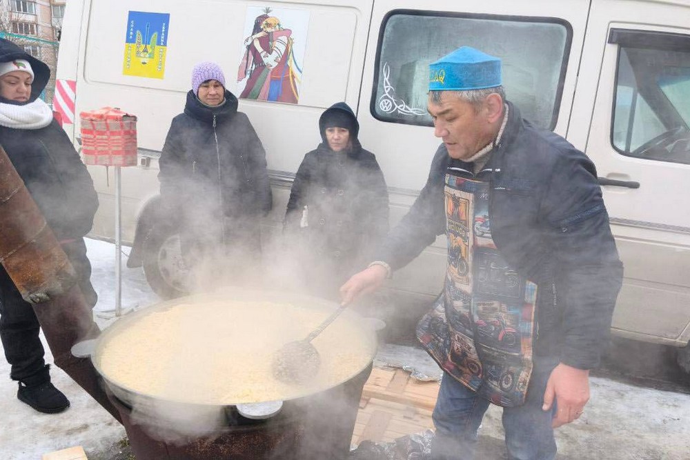 Безкоштовні обіди у Києві: завтра роздаватимуть гарячу казахську їжу