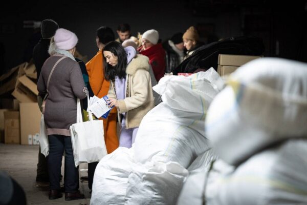 В України роздають «пакунки тепла»: що в них входить і як отримати