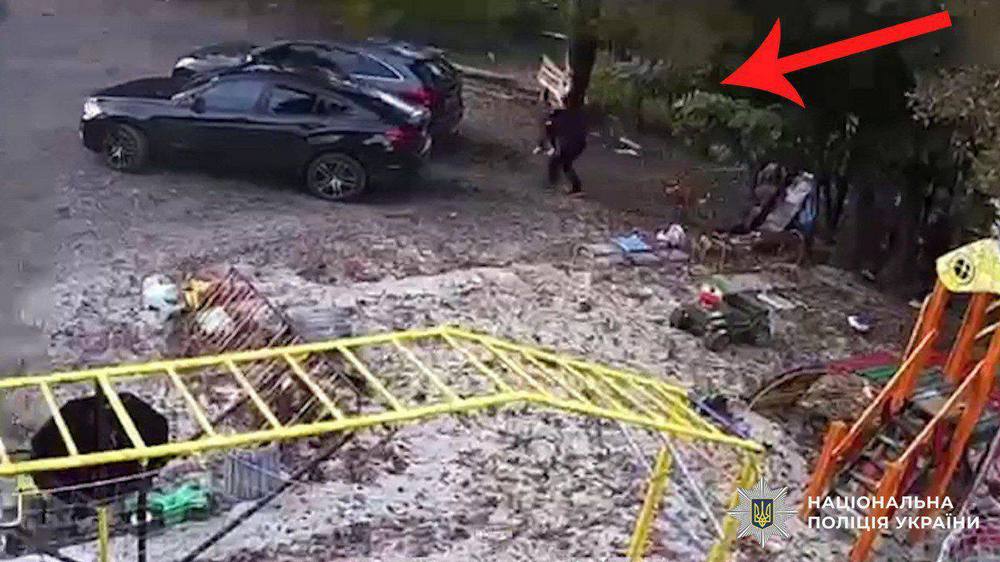 Незаконно вивіз трирічну доньку за кордон – у Києві матері повернули дитину Незаконно вивіз трирічну доньку за кордон – у Києві матері повернули дитину