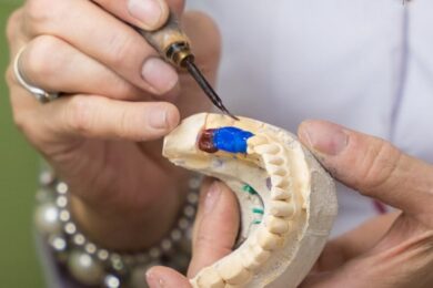 Безкоштовне зубопротезування та стоматологічна допомога для постраждалих на ЧАЕС – Уряд ухвалив рішення