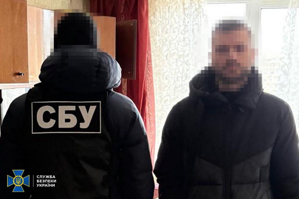 У Дніпрі затримали лідера злочинної організації та 10 його спільників, які видурювали гроші у громадян Євросоюзу (фото)