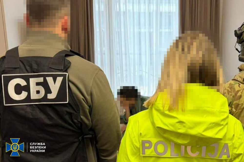 У Дніпрі затримали лідера злочинної організації та 10 його спільників, які видурювали гроші у громадян Євросоюзу (фото)