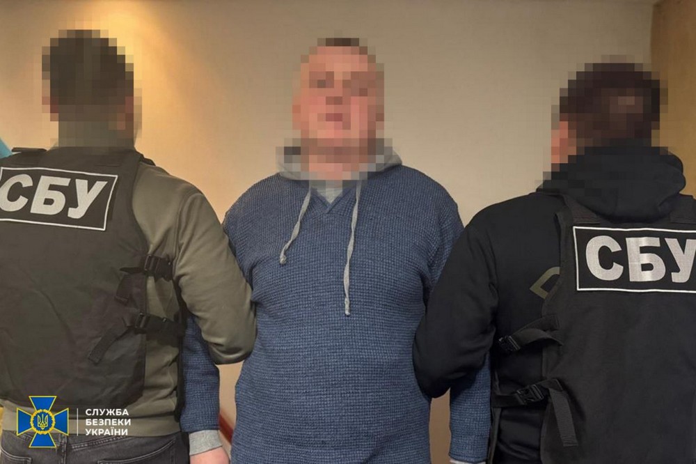 У Дніпрі затримали лідера злочинної організації та 10 його спільників, які видурювали гроші у громадян Євросоюзу (фото)