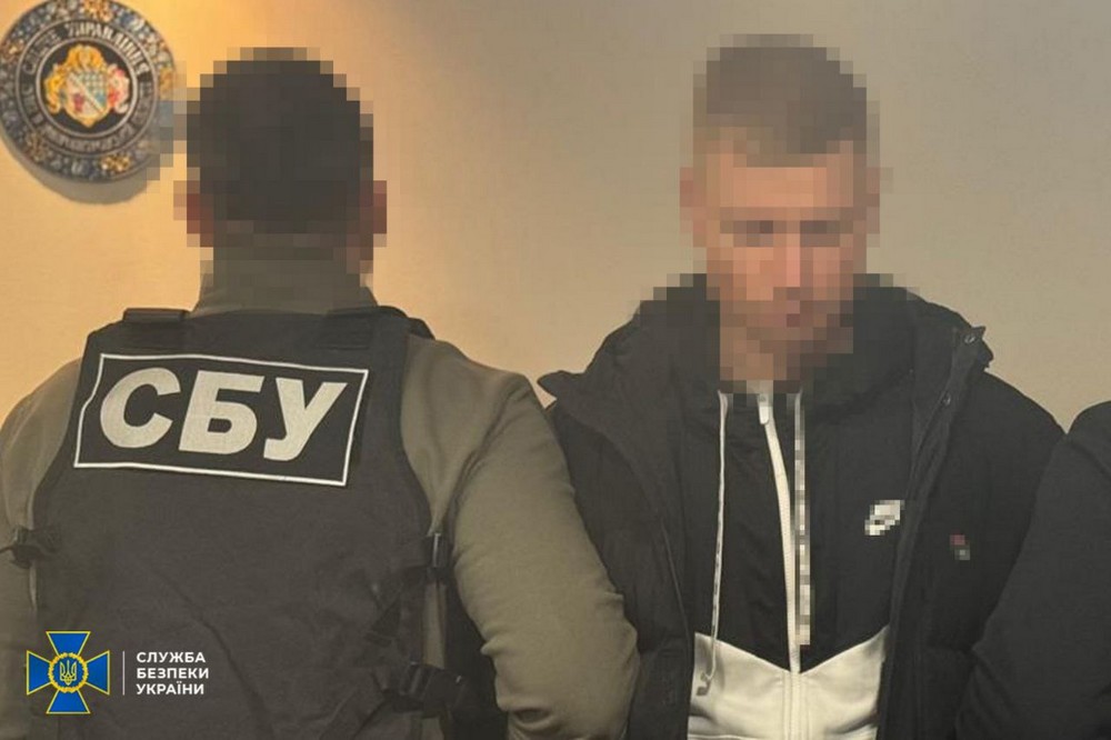 У Дніпрі затримали лідера злочинної організації та 10 його спільників, які видурювали гроші у громадян Євросоюзу (фото)