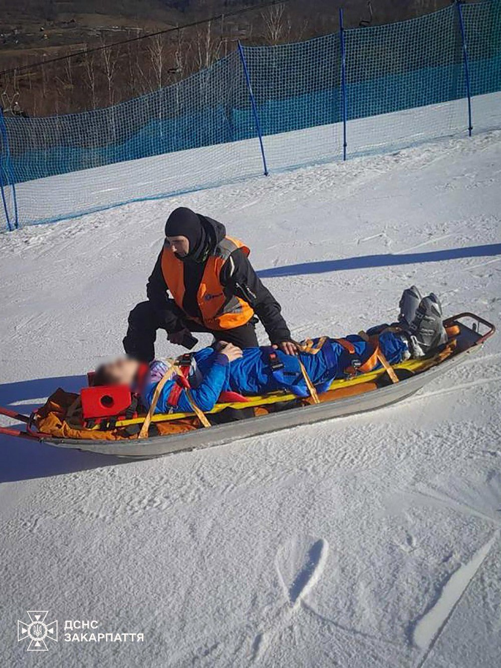 Рятувальники допомогли 12-річному лижнику на Закарпатті