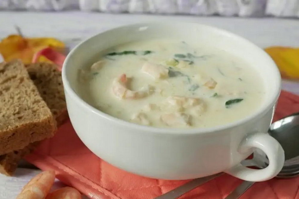 Рецепт дня: «Рибний суп з креветками і шпинатом»